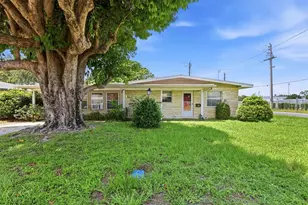 1302 32nd St W, Bradenton, FL 34205 - Photo 1