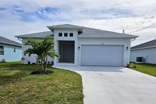 372 Baytree Dr, Rotonda West, FL 33947 - Photo 1