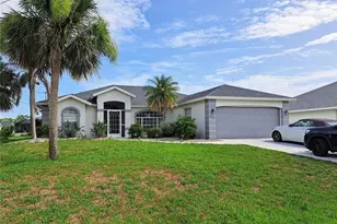 13 Bunker Rd, Rotonda West, FL 33947 - Photo 1