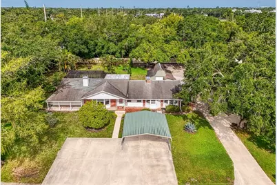 4511 Wilkinson Road, Sarasota, FL 34233 - Photo 1