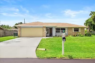 572 Darwin Rd, Venice, FL 34293 - Photo 1