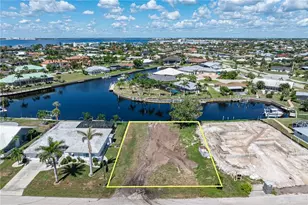 174 Crescent Dr, Punta Gorda, FL 33950 - Photo 1