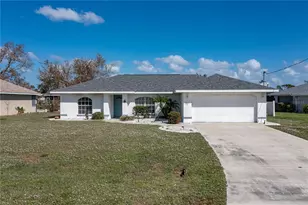 27 Sportsman Pl, Rotonda West, FL 33947 - Photo 1