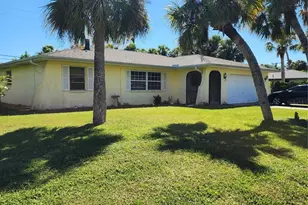 601 Dolphin Rd, Venice, FL 34293 - Photo 1