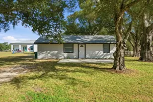 390 Hazel Cir, Punta Gorda, FL 33982 - Photo 1