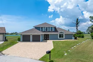 19 Pebble Beach Rd, Rotonda West, FL 33947 - Photo 1