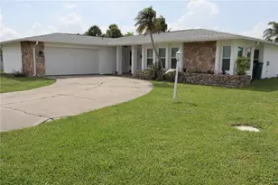 18 Golfview Ct, Rotonda West, FL 33947 - Photo 1