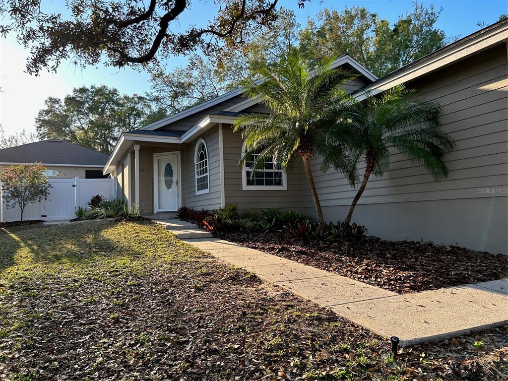 1107 Lake Elsie Dr, Tavares, FL 32778 MLS G5066539 Coldwell Banker