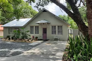 107 S Iona Ave, Fruitland Park, FL 34731 - Photo 1