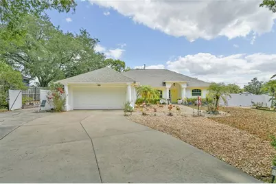 202 N Palm Ave, Howey in the Hills, FL 34737 - Photo 1