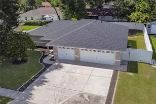 810 Ridge Ave, Wildwood, FL 34785 - Photo 1
