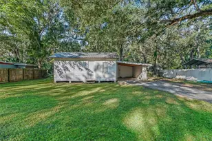 2850 Cr 423, Lake Panasoffkee, FL 33538 - Photo 1