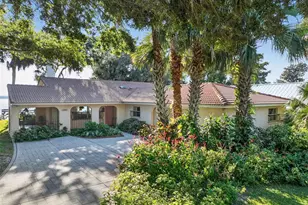 32601 Lakeshore Dr, Tavares, FL 32778 - Photo 1