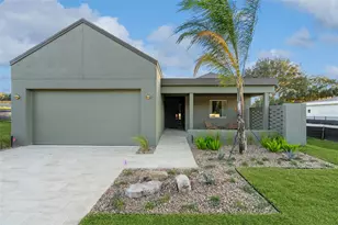 430 Skyfield Ct, Lady Lake, FL 32159 - Photo 1