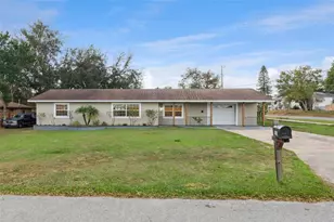 520 W Charlotte Ave, Eustis, FL 32726 - Photo 1