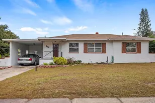 510 N Palm Ave, Howey in the Hills, FL 34737 - Photo 1