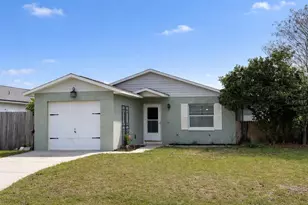 21 Cayman Cir, Umatilla, FL 32784 - Photo 1