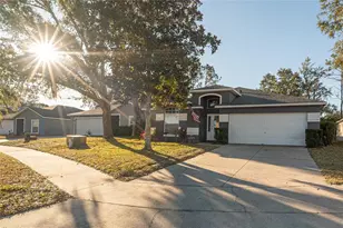 1038 Singleton Cir, Groveland, FL 34736 - Photo 1