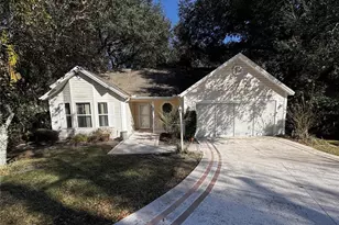 101 Costa Mesa Dr, Lady Lake, FL 32159 - Photo 1