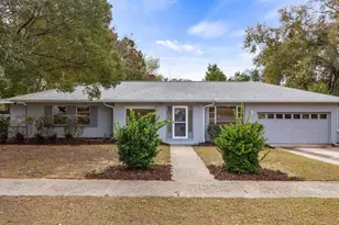 107 E Magnolia Ave, Howey in the Hills, FL 34737 - Photo 1