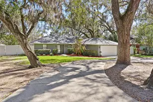 405 W Mirror Lake Dr, Fruitland Park, FL 34731 - Photo 1