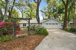 658 Clark Ct, Mount Dora, FL 32757 - Photo 1