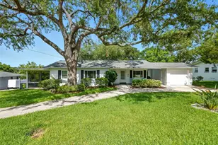 1426 Crestview Dr, Mount Dora, FL 32757 - Photo 1