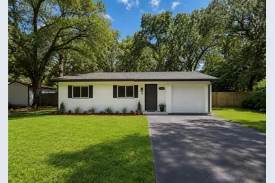 1116 E Winnemissett Avenue, Deland, FL 32724 - Photo 1