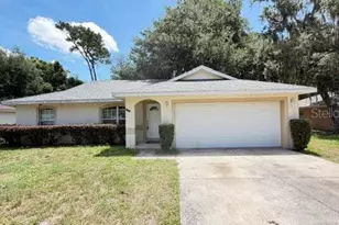 513 Hamlet Ct, Fruitland Park, FL 34731 - Photo 1