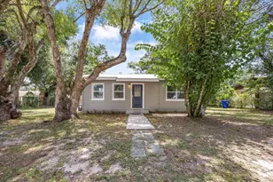 706 N Old Wire Rd, Wildwood, FL 34785 - Photo 1
