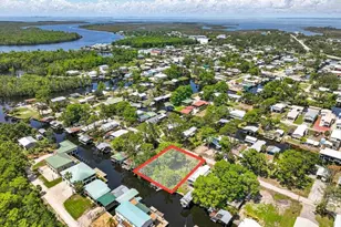 355 SE 241st St, Suwannee, FL 32692 - Photo 1