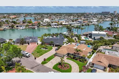 1120 81st Street S, Saint Petersburg, FL 33707 - Photo 1