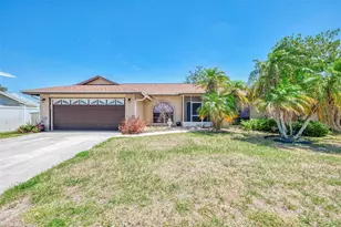 7805 38th Ct E, Sarasota, FL 34243 - Photo 1