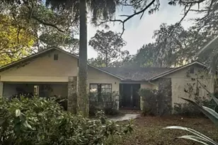 10106 Lakeview Dr, New Port Richey, FL 34654 - Photo 1