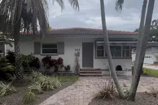 305 25th Ave NE, Saint Petersburg, FL 33704 - Photo 1