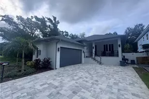 174 E Spruce St, Tarpon Springs, FL 34689 - Photo 1