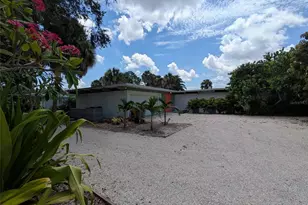 474 Magellan Dr, Sarasota, FL 34243 - Photo 1