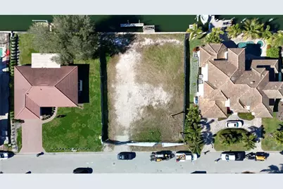 2019 Illinois Avenue NE, Saint Petersburg, FL 33703 - Photo 1