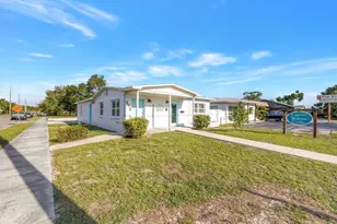 575 49th St S, Saint Petersburg, FL 33707 - Photo 1