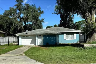 107 N Lake Blvd, Plant City, FL 33563 - Photo 1