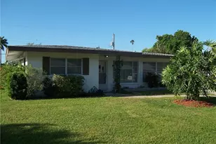 423 46th St W, Palmetto, FL 34221 - Photo 1