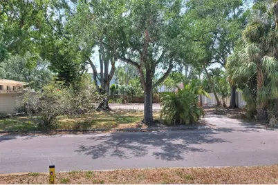 572 Marmora Avenue, Tampa, FL 33606 - Photo 1
