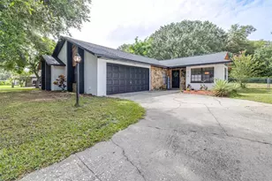 910 Van Dr, Auburndale, FL 33823 - Photo 1