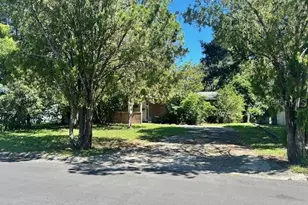 549 Young Pl, Lakeland, FL 33803 - Photo 1