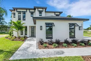 5351 Clubhouse Hills Ln, Lakeland, FL 33812 - Photo 1