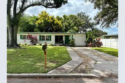 1613 Crystal Court E, Lakeland, FL 33801 - Photo 1