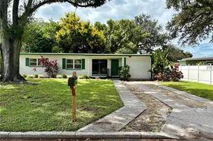 1613 Crystal Ct E, Lakeland, FL 33801 - Photo 1