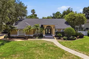 6626 Crescent Lake Dr, Lakeland, FL 33813 - Photo 1