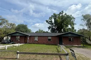 1004 W McLendon St, Plant City, FL 33563 - Photo 1