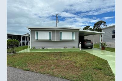 220 Outer Drive E, Venice, FL 34285 - Photo 1